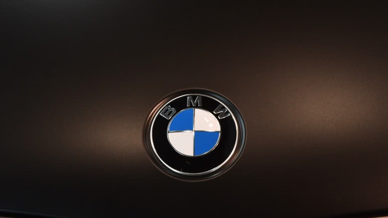 Ý nghĩa ẩn của Logo BMW